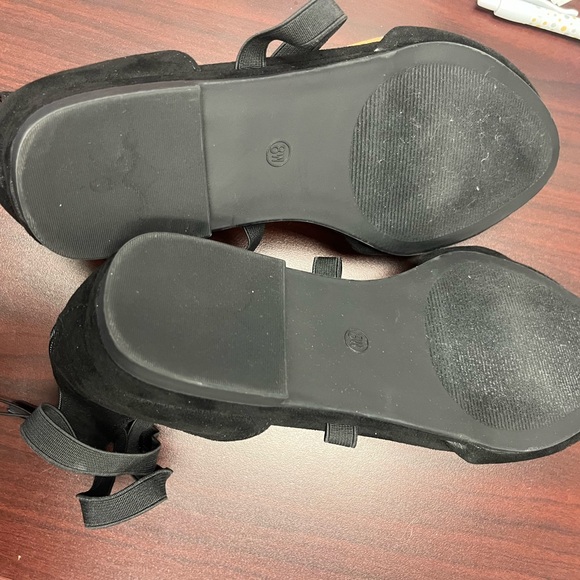 Torrid Faux Suede Strappy Flat Size 8W NWT - Picture 3 of 7